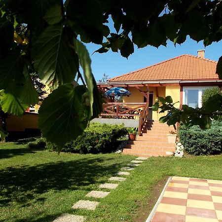 Villa Iris Egerszalok Exterior photo