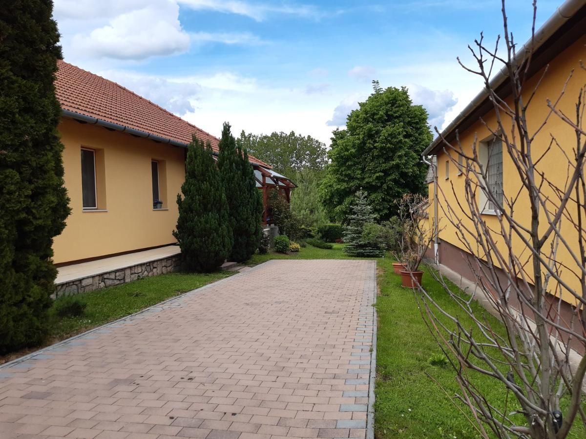 Villa Iris Egerszalok Exterior photo